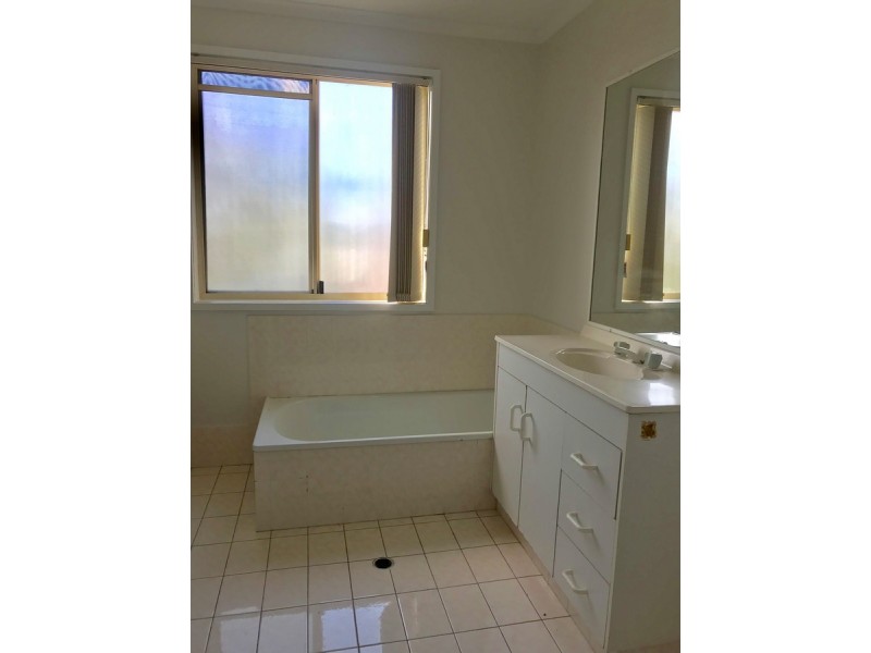 2/94 Worendo Street, Southport QLD 4215