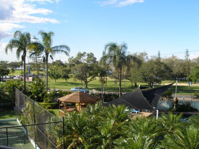 2b/114 Marine Parade, Southport QLD 4215