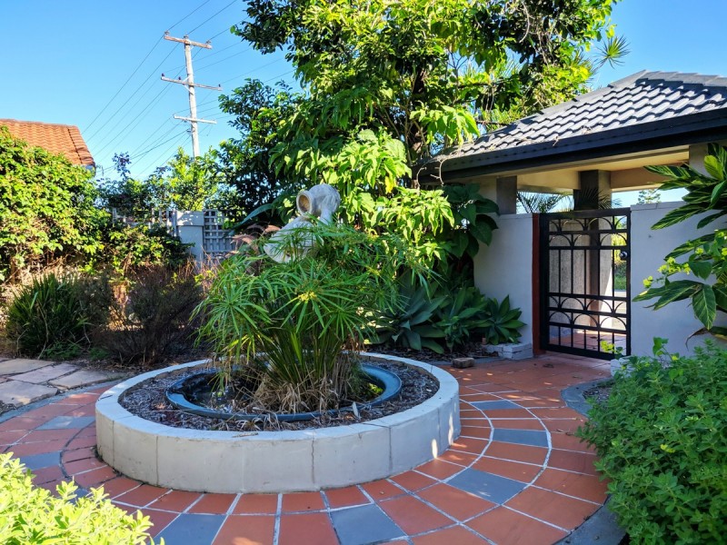 734 Nerang-Broadbeach Road, Carrara QLD 4211