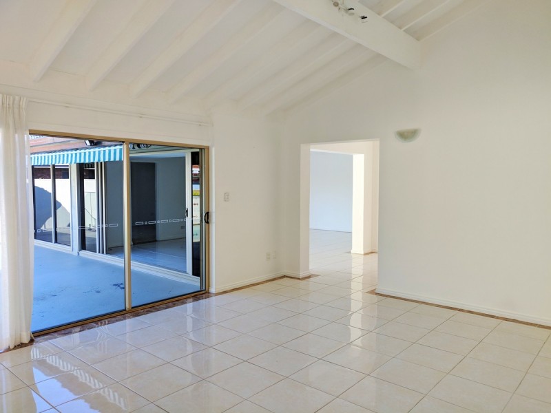 734 Nerang-Broadbeach Road, Carrara QLD 4211