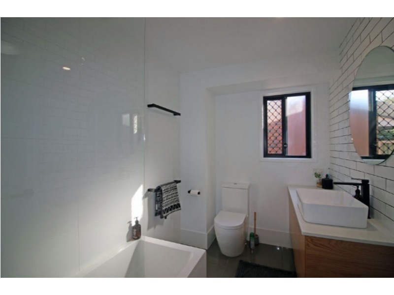 152 Christine Avenue, Burleigh Waters QLD 4220