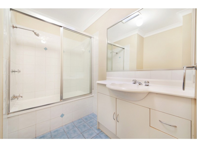 8/119 Pohlman Street, Southport QLD 4215