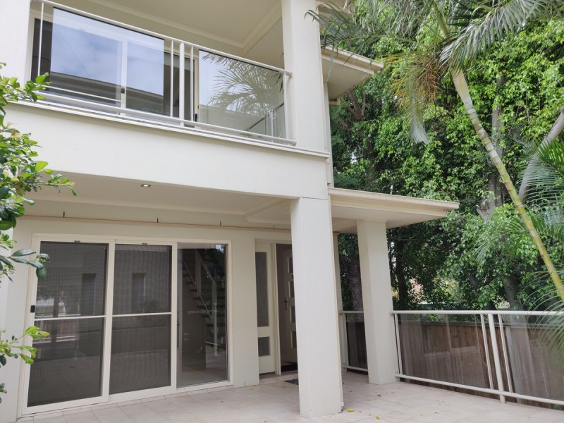 8/27 Gordon Street, Labrador QLD 4215