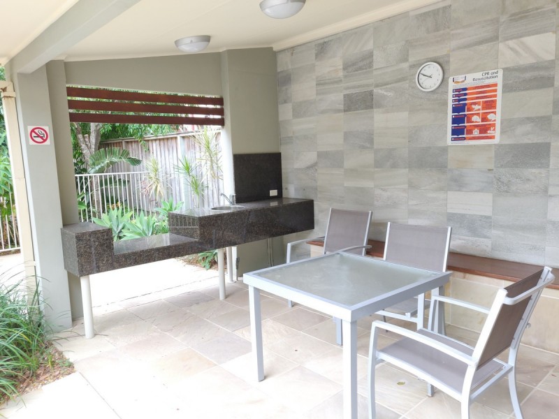8/27 Gordon Street, Labrador QLD 4215
