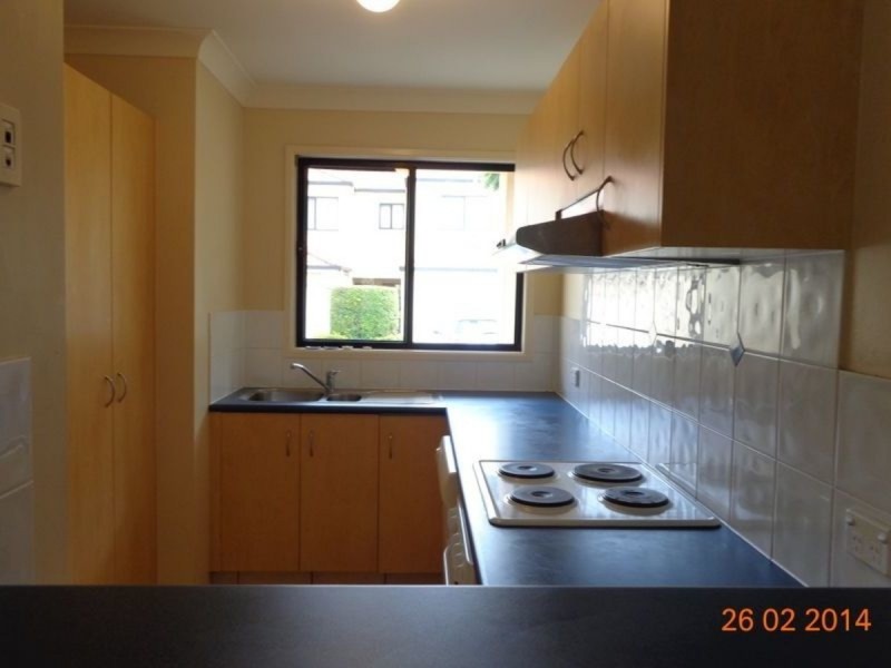 2/119 Pohlman Street, Southport QLD 4215