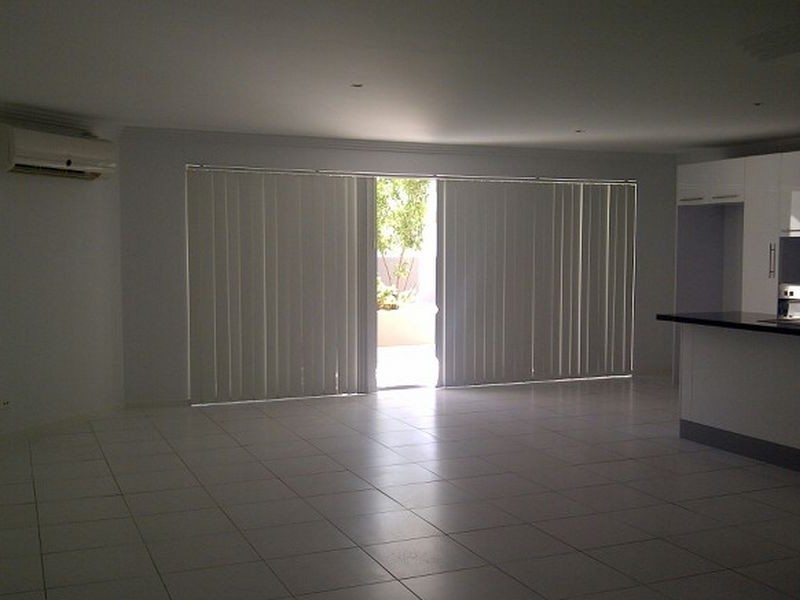 2/161 Marine Parade, Southport QLD 4215