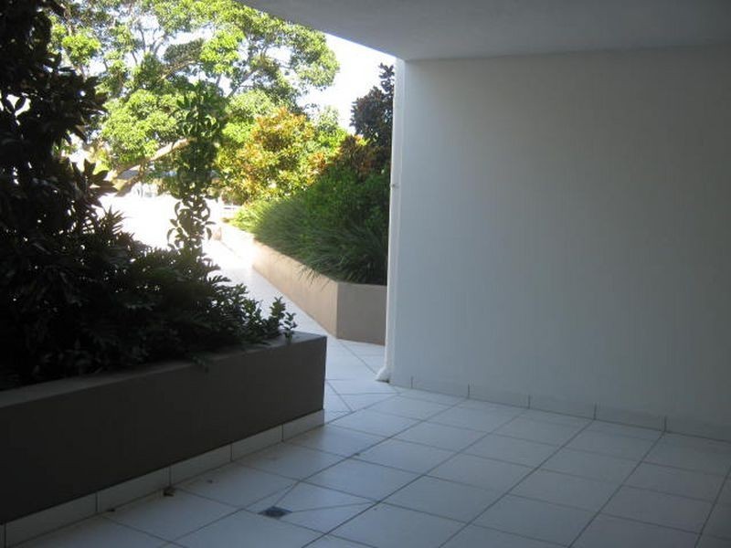 2/161 Marine Parade, Southport QLD 4215