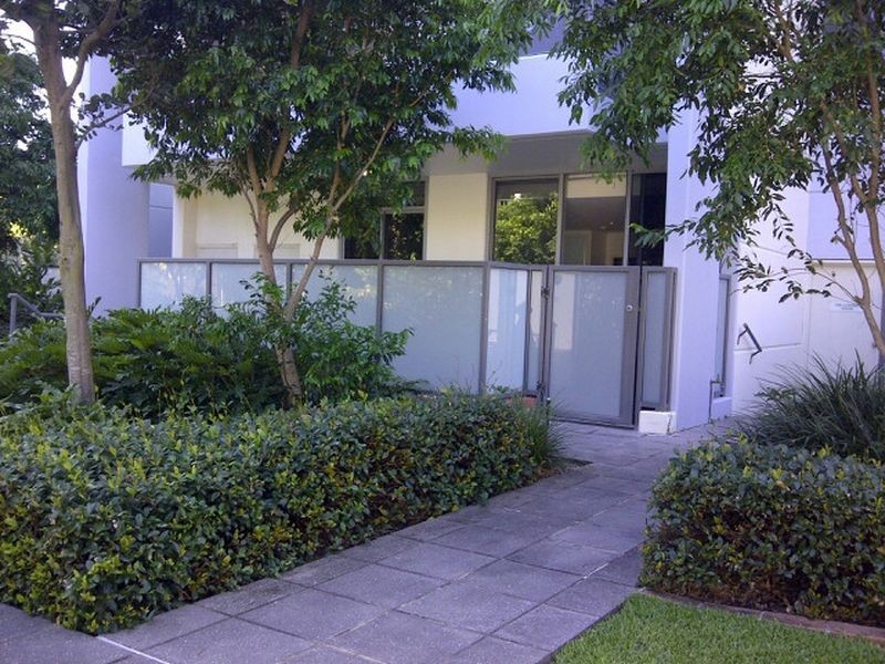 214/3 Como Crescent, Southport QLD 4215