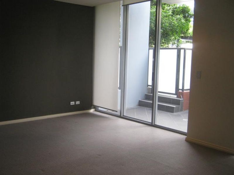 214/3 Como Crescent, Southport QLD 4215