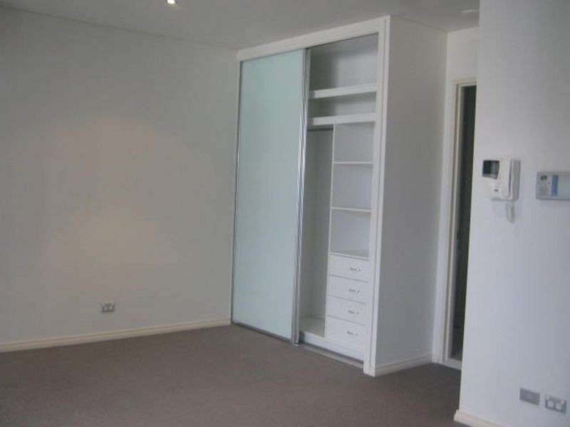 214/3 Como Crescent, Southport QLD 4215