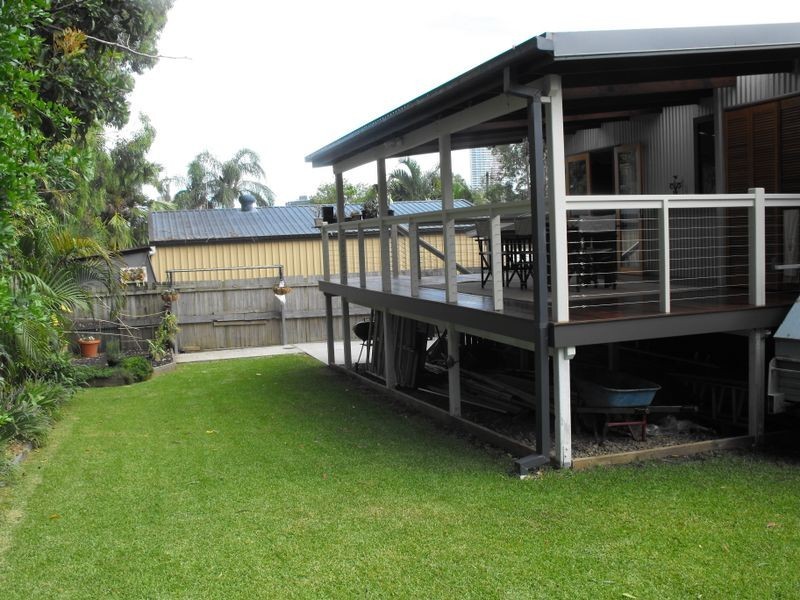 12 Nesbit Street, Southport QLD 4215