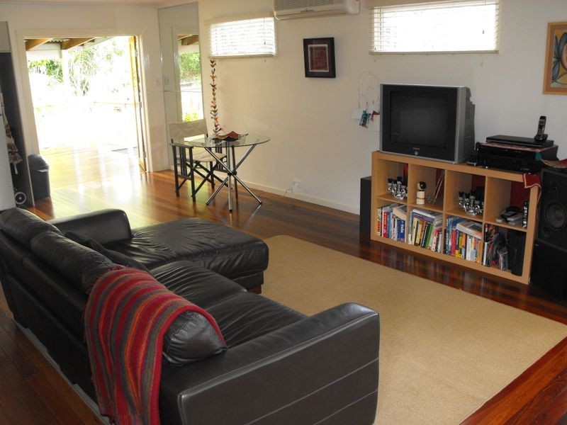 12 Nesbit Street, Southport QLD 4215