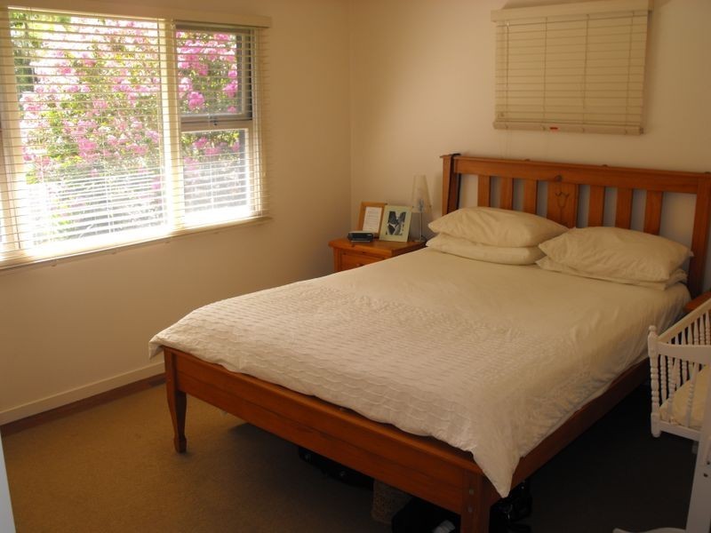 12 Nesbit Street, Southport QLD 4215