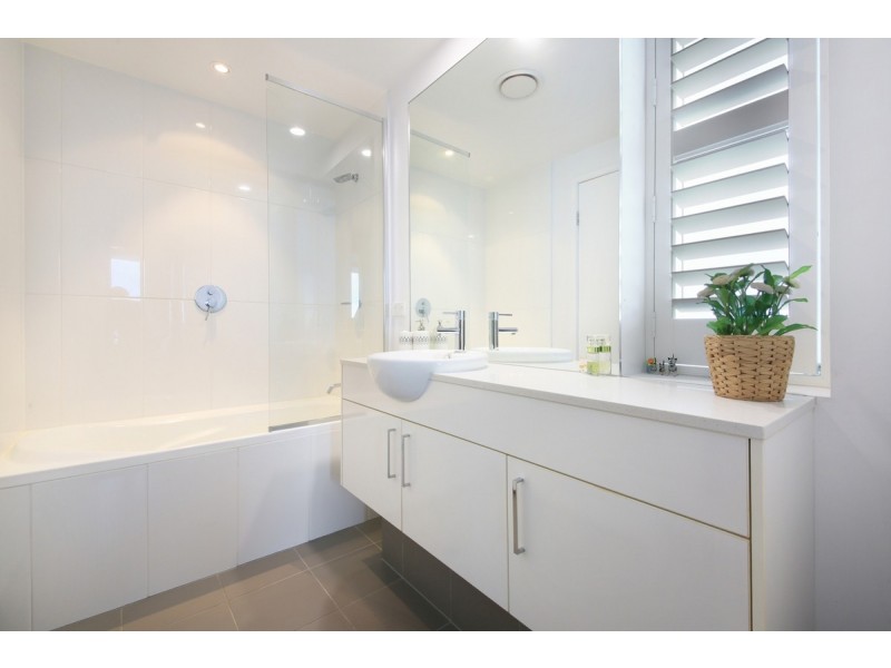 409/2 East Quays Drive, Biggera Waters QLD 4216