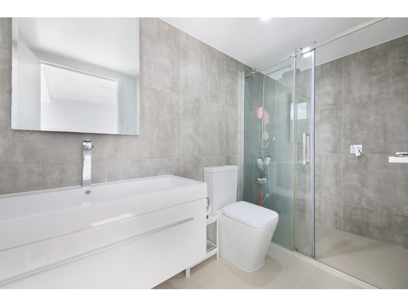 201/26-28 Gray Street, Southport QLD 4215