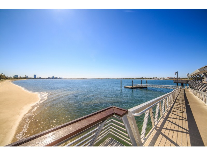 2/5 North Street, Southport QLD 4215