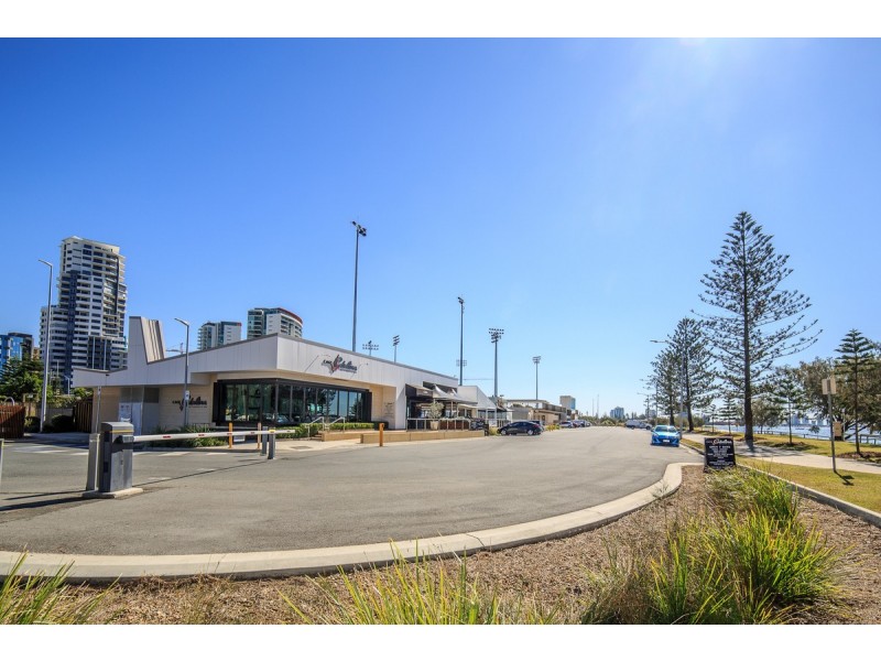 2/5 North Street, Southport QLD 4215