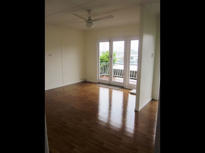 37 Brolga Avenue, Southport QLD 4215