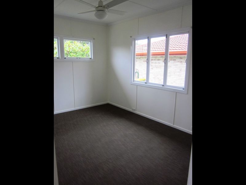 37 Brolga Avenue, Southport QLD 4215