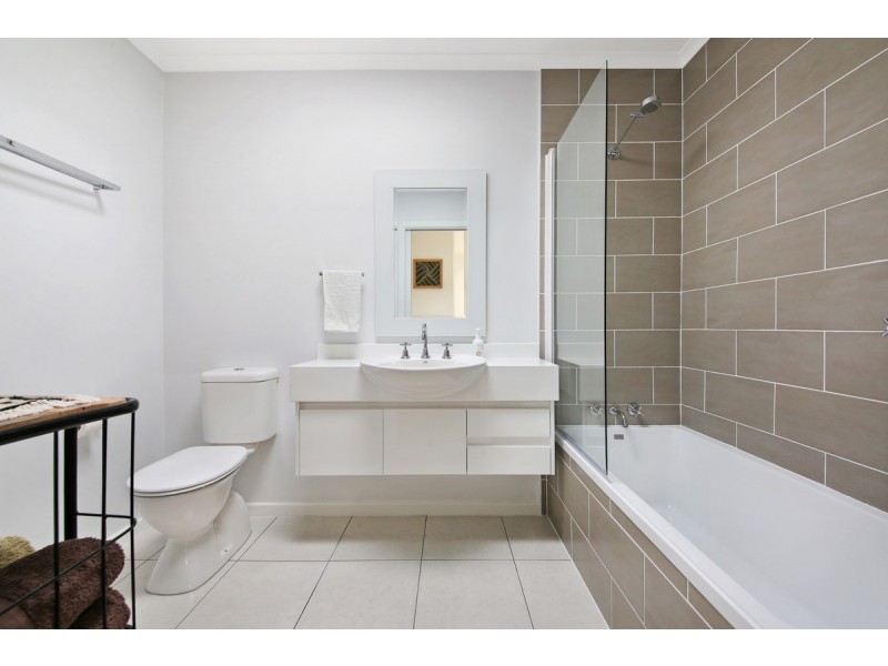 14 Kapala Street, Southport QLD 4215