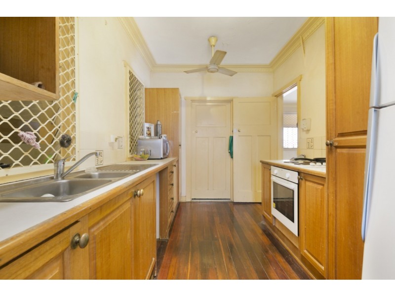 1 & 2/221 Scarborough Street, Southport QLD 4215