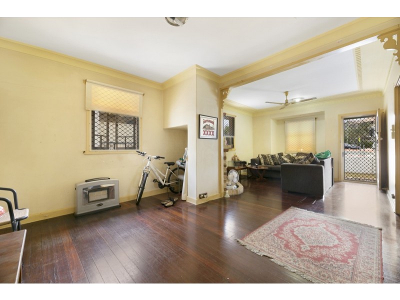 1 & 2/221 Scarborough Street, Southport QLD 4215