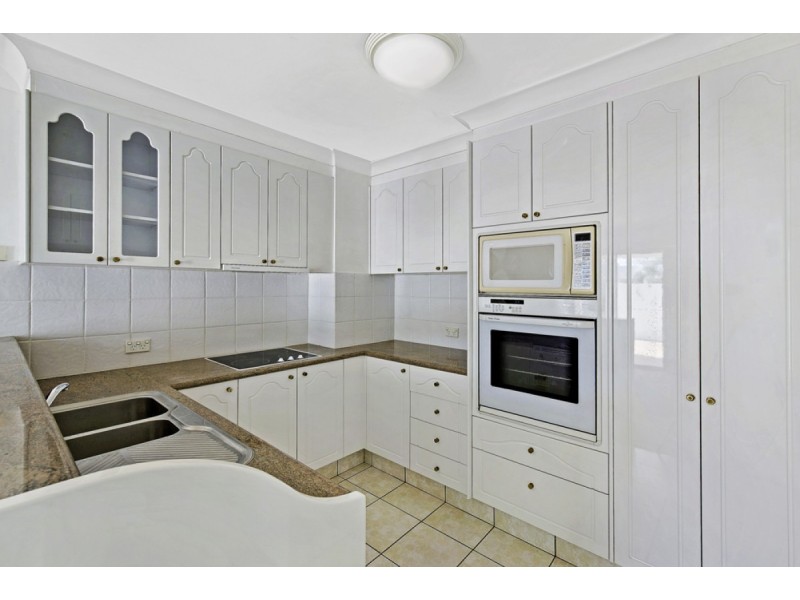 11 Parkview/100 Cotlew Street East, Southport QLD 4215