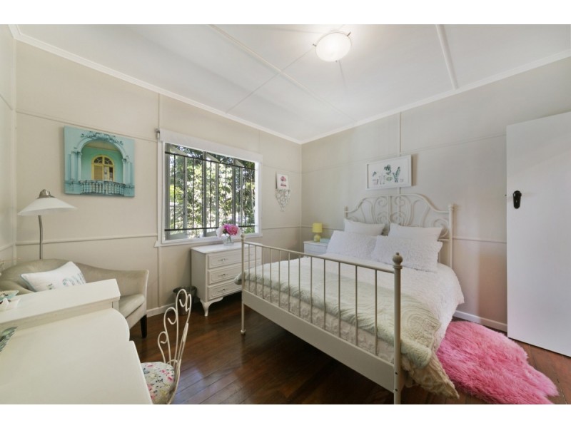 26 Mole Avenue, Southport QLD 4215