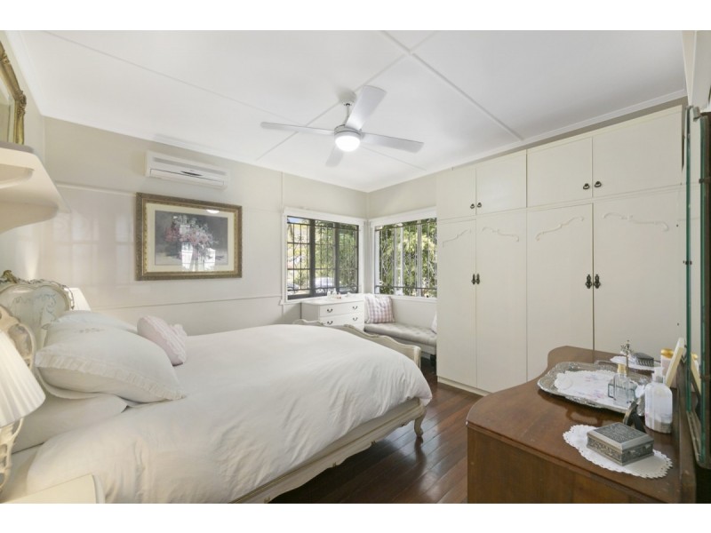 26 Mole Avenue, Southport QLD 4215