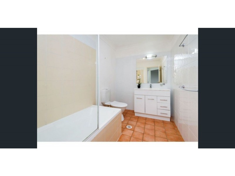 2/25 Crystal Reef Drive, Coombabah QLD 4216