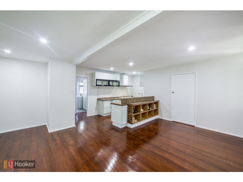 4/107A Frank Street, Labrador QLD 4215