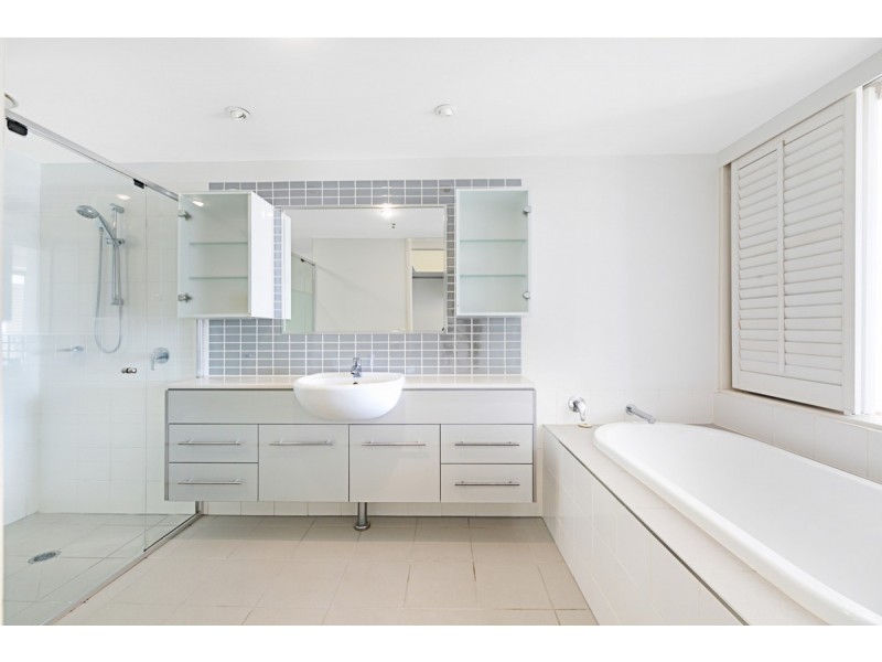 109/105 Scarborough Street, Southport QLD 4215