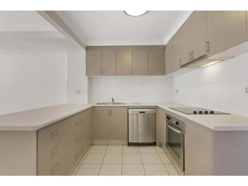 4/16 Lather Street, Southport QLD 4215