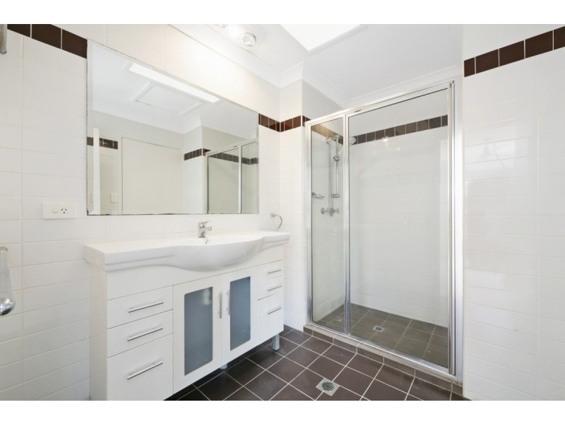 4/16 Lather Street, Southport QLD 4215