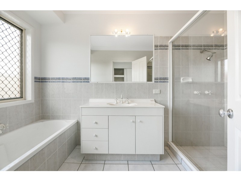 14 Lillywood Circuit, Molendinar QLD 4214