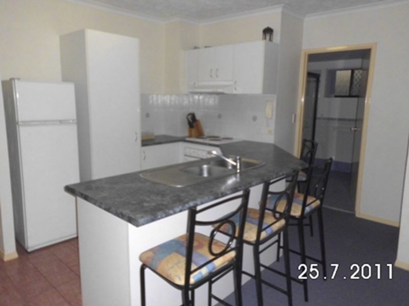 4/10 Bath St, Labrador QLD 4215