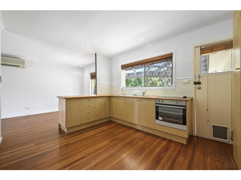 16 Naranga Avenue, Broadbeach Waters QLD 4218