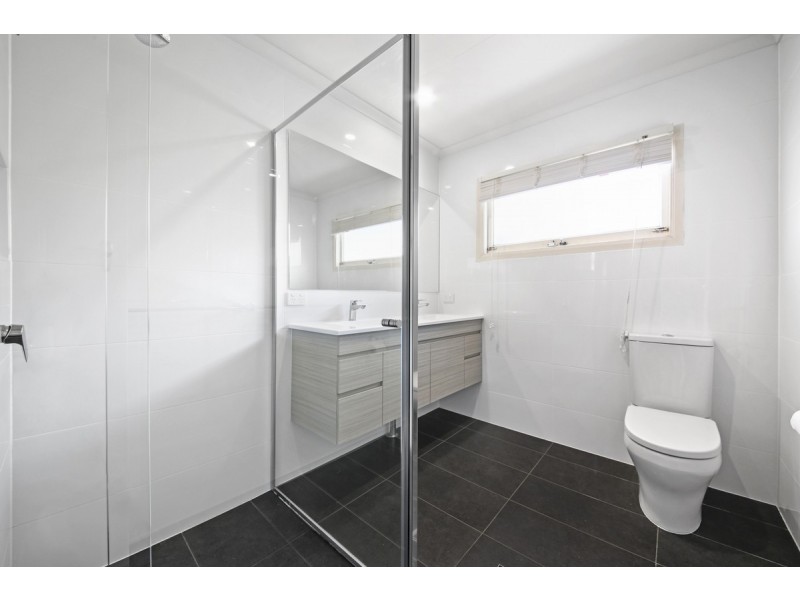 16 Naranga Avenue, Broadbeach Waters QLD 4218