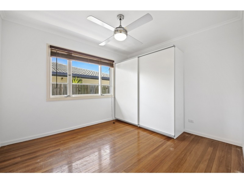 16 Naranga Avenue, Broadbeach Waters QLD 4218