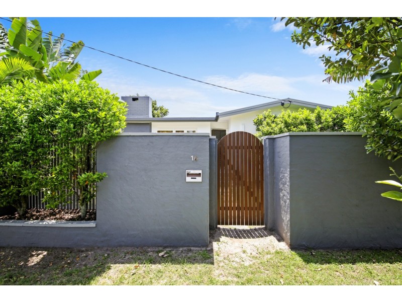 16 Naranga Avenue, Broadbeach Waters QLD 4218