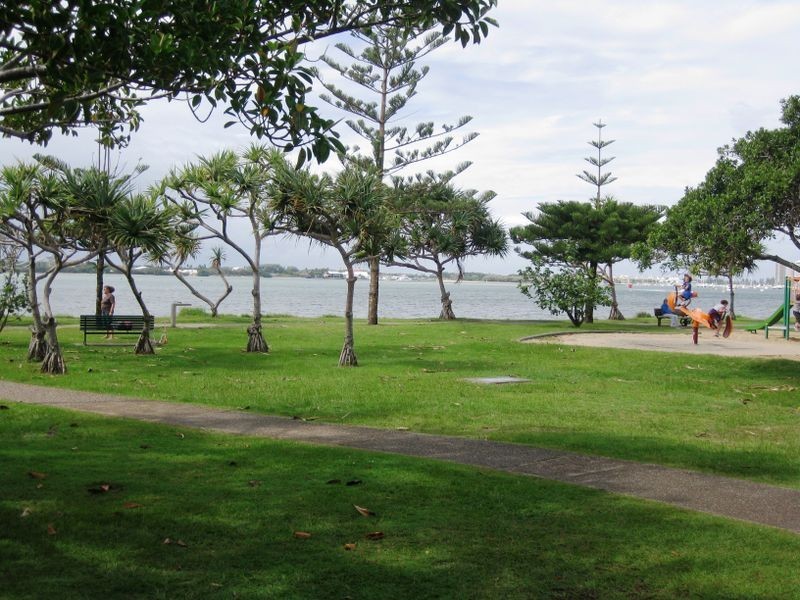 1/216 Marine Parade, Labrador QLD 4215