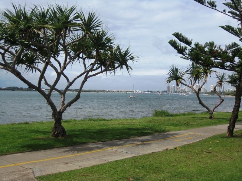 1/216 Marine Parade, Labrador QLD 4215