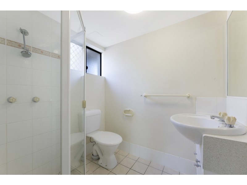 1/32 Bath Street, Labrador QLD 4215