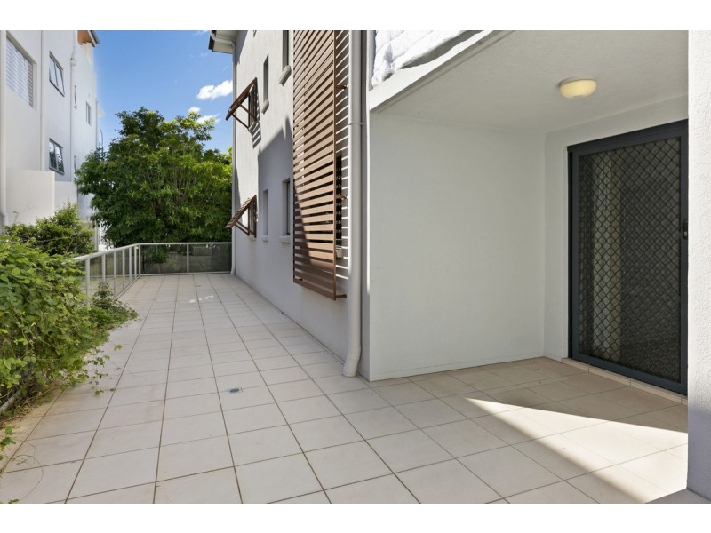 1/32 Bath Street, Labrador QLD 4215