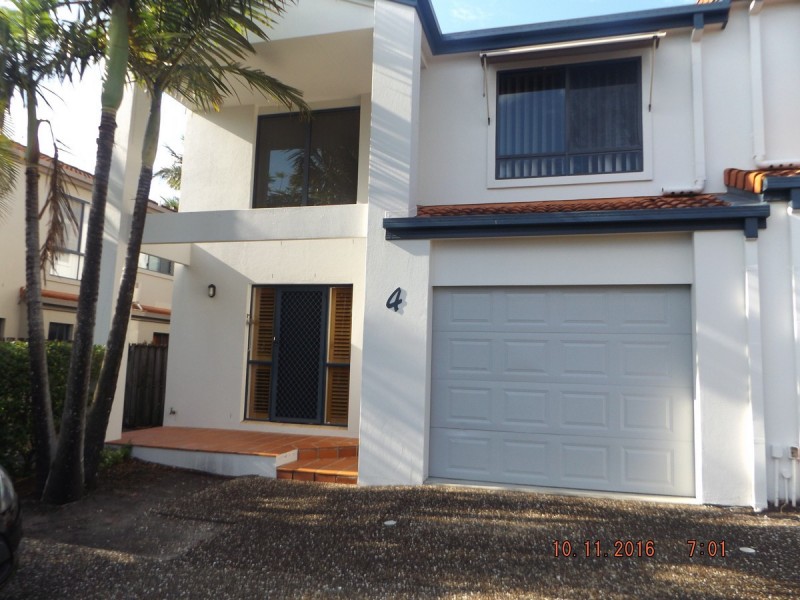 4/122 Pohlman Street, Southport QLD 4215