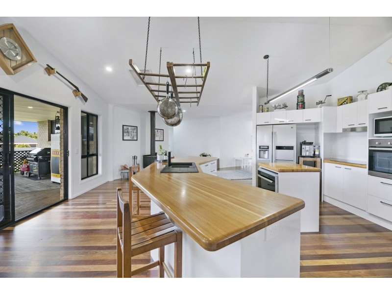 10 Oak Hill Crescent, Parkwood QLD 4214