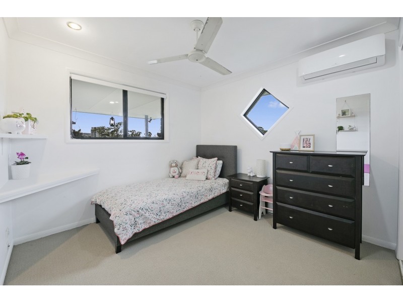 10 Oak Hill Crescent, Parkwood QLD 4214