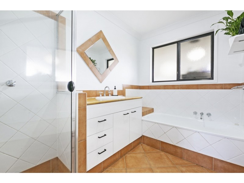 10 Oak Hill Crescent, Parkwood QLD 4214