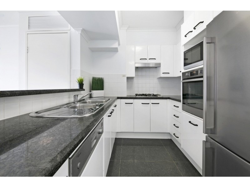 61/15 Breaker Street, Main Beach QLD 4217