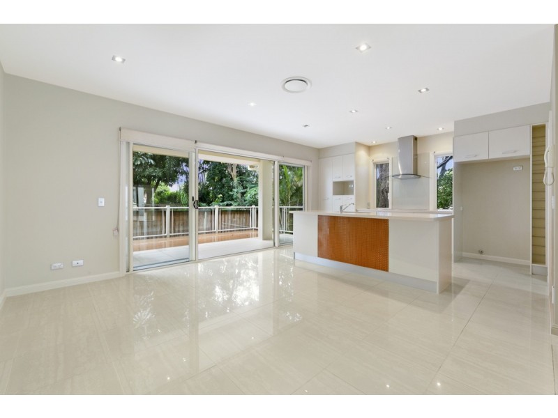 8/27 Gordon Street, Labrador QLD 4215